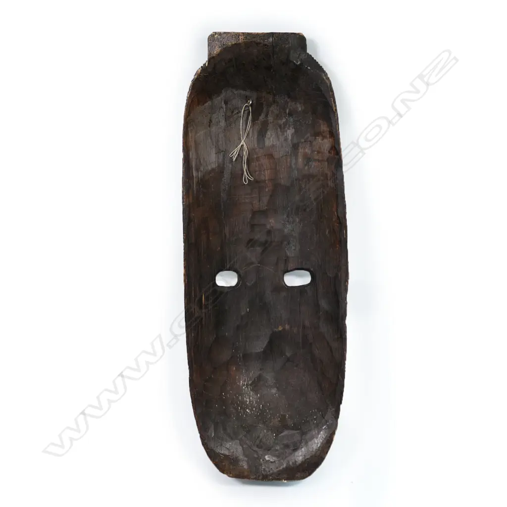A large carved wooden Māori mask, Image 1++